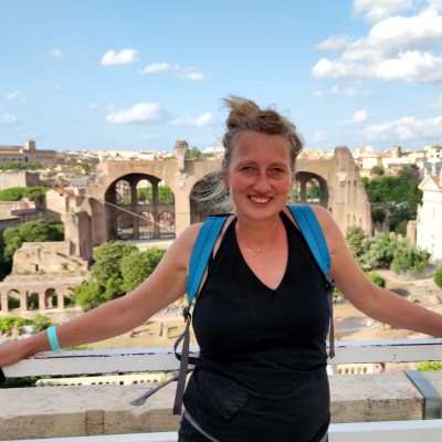 Stintje Hüllsiek vor dem Forum Romanum in Rom